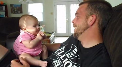 Un bebè de 2 mesos parla i diu 'I Love You'