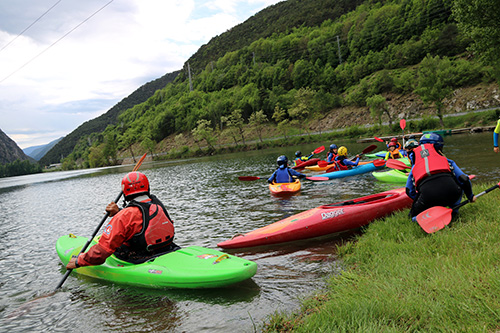 Més de 240 nens del Pallars Sobirà es beneficien de classes de caiac gratuïtes en horari lectiu