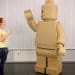 Com construir una minifigura de Lego de mida humana