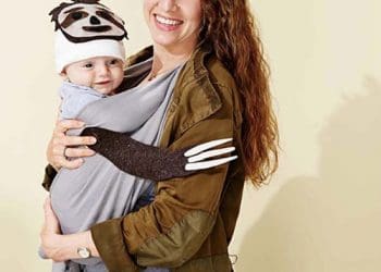 Disfresses fent porteig per la nit de Tots Sants