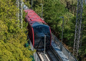 La Cuca de Llum porta l’estiu al Tibidabo