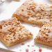 Coca de llardons per Carnestoltes, una dolça tradició