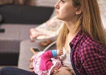 S’equipara el permís de maternitat de les famílies monoparentals al de les biparentals