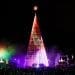 Badalona il·lumina el seu arbre gegant de més de 42 metres d’alçada i 100.000 punts de llum led