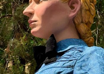 Barcelona dona la benvinguda a la geganta Léssia, impulsada per refugiades ucraïneses