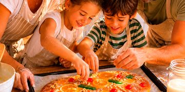 Fem una coca de Sant Joan sense gluten en família