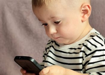 Brussel·les escull l’Estat espanyol per provar una nova aplicació que verifica l’edat dels menors a internet