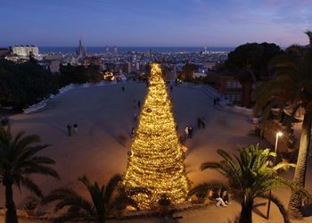 El Park Güell s’il·lumina per Nadal per primer cop aquest 2025
