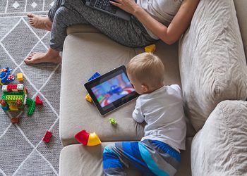 Com desconnectar de les pantalles a casa