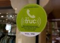 Engeguen una campanya perquè infants i adolescents sense mòbil puguin anar als comerços a trucar en cas de necessitat