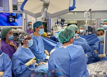 Operat a Barcelona i per primer cop a Europa un fetus que havia desenvolupat els budells fora del seu cos