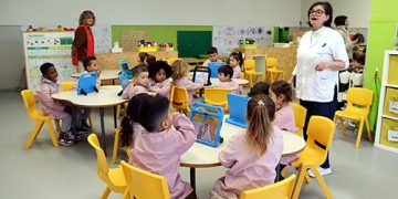 Més de 200.000 infants es quedaran 80 dies sense beca menjador aquest estiu