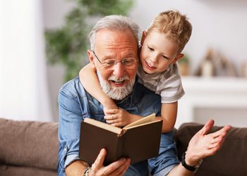 El valor dels avis en el creixement i l’educació dels infants