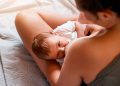 La lactància materna s’associa a ser una “bona mare”