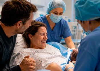 Un de cada deu parts a Catalunya és de mares de 40 anys o més