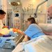 El Santa Caterina impulsa un model pioner perquè els pares no s’hagin de separar dels nadons ingressats a Neonatologia